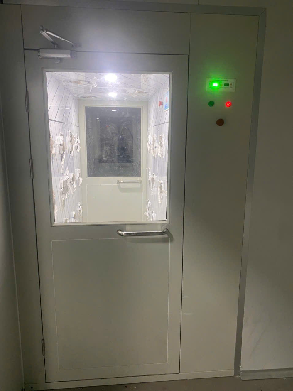 Buồng thổi khí -Airshower Cửa mở tay