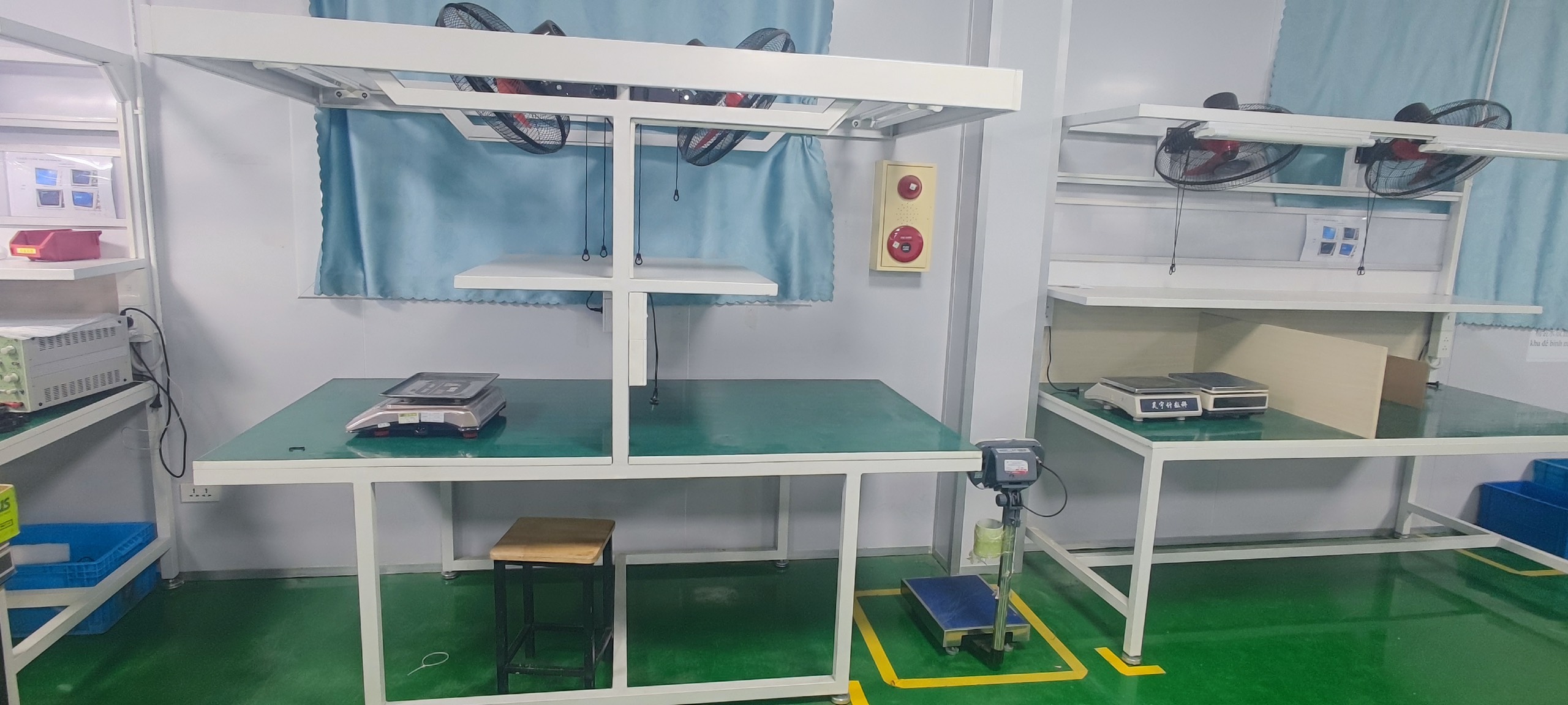 Bàn Thao Tác Có Quạt 